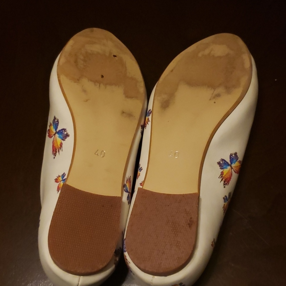 Shoes - Picture 2 of 4